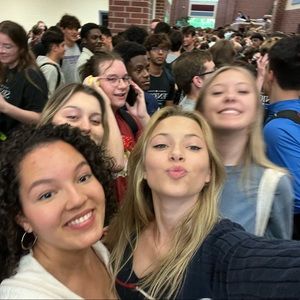 Meet your Posher, Ava